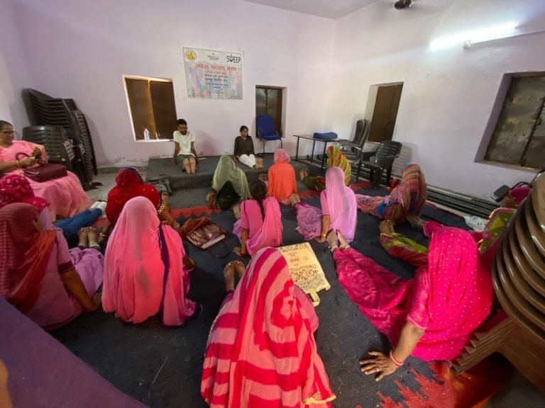 धवा में आंगनवाड़ी कार्यकर्ताओं को योग प्रशिक्षण दिया