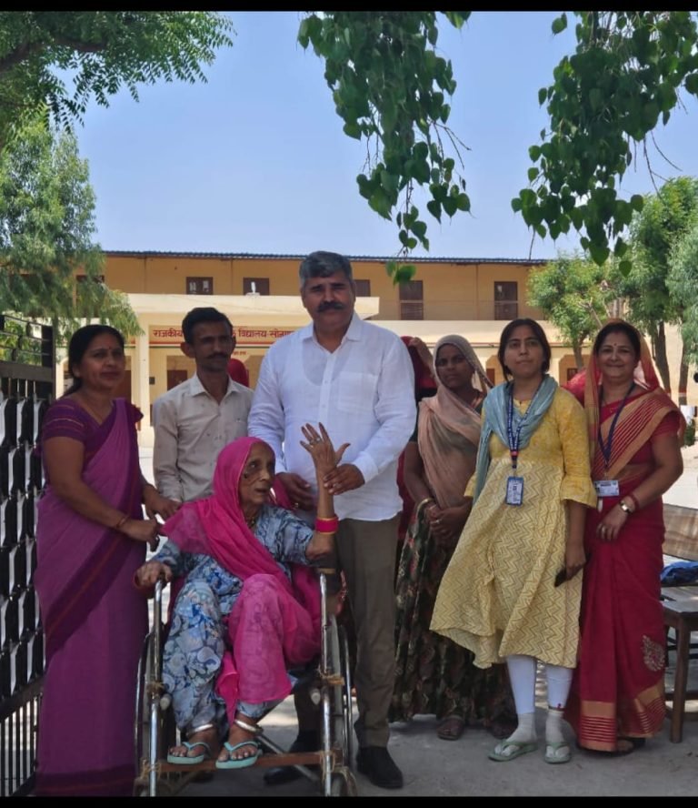 104 साल की बुजुर्ग महिला पेप कंवर धर्मपत्नी स्व- गुमानसिंह राजपुरोहित ने किया मतदान