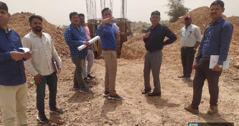 श्रम आयुक्त ने पीएचईडी के कार्यों का किया निरीक्षण