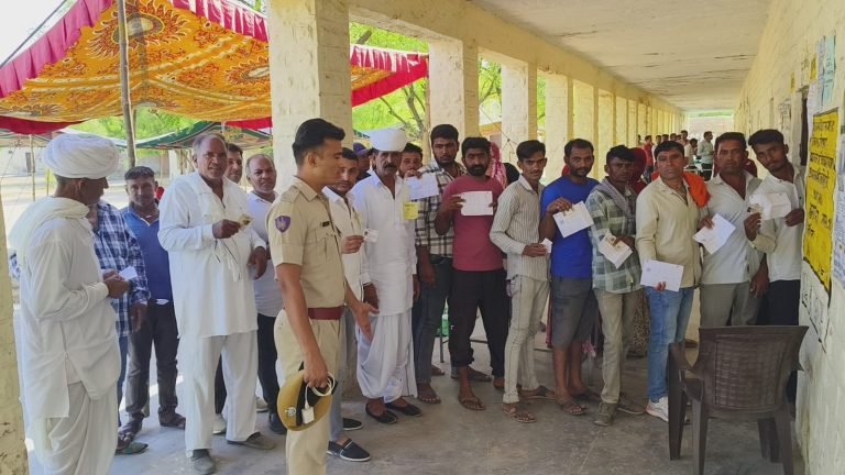 धवा के ग्रामीणों में दिखा मतदान को लेकर उत्साह