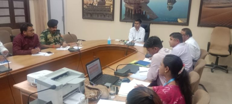 शत प्रतिशत टीकाकरण के लिए चिकित्सा अधिकारी करें सार्थक प्रयास – जिला कलेक्टर