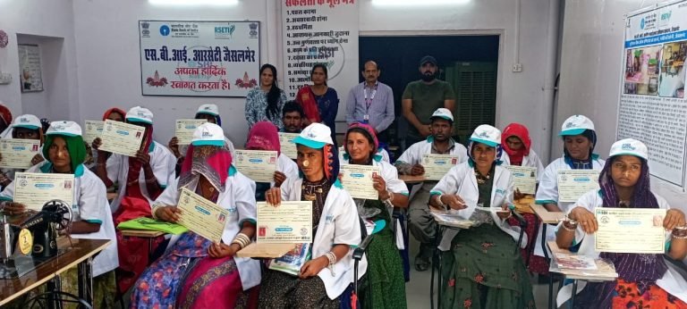 आरसेटी जैसलमेर द्वारा प्रथम बैच 419 डेयरी फार्मिंग – वर्मी कम्पोस्ट मेकिंग का हुए समापन