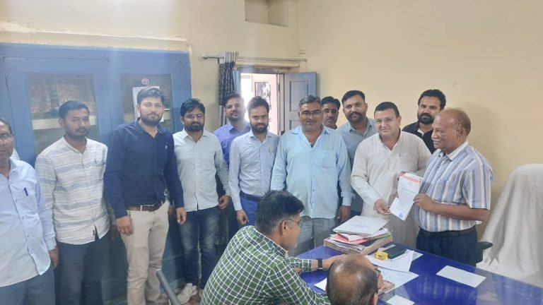 विद्युत दुर्घटनाओं व घोटालों से आक्रोशित हैं बिजली कर्मचारी