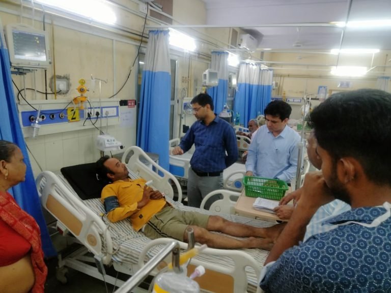 जिला कलक्टर ने किया राजकीय नाहटा चिकित्सालय का औचक निरीक्षण हिट वेव से प्रभावित मरीजों का पूछा कुशलक्षेम