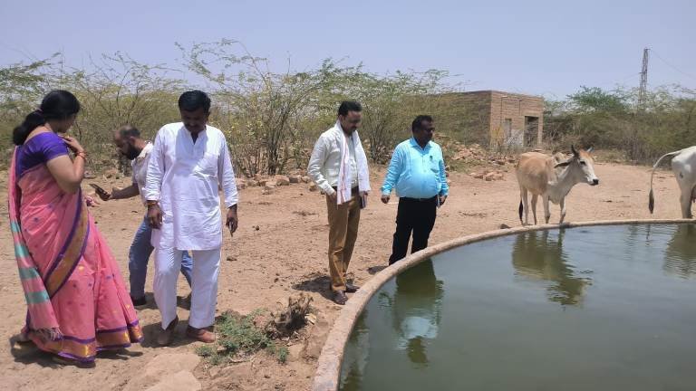 जिले के जिला कलक्टर सहित 22 प्रशासनिक अधिकारियों ने एक दिन में भीषण गर्मी में 66 ग्राम पंचायतों का किया भ्रमण