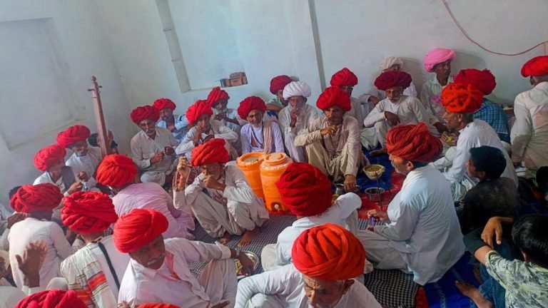 देवासी समाज द्वारा एक शाम द्वारकाधीश के नाम विशाल भजन संध्या एवं महाप्रसादी का भव्य आयोजन संपन्न