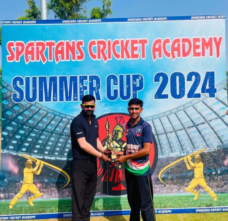 महेश ढाका ने दिलाई रॉयल्स को दोहरी जीत