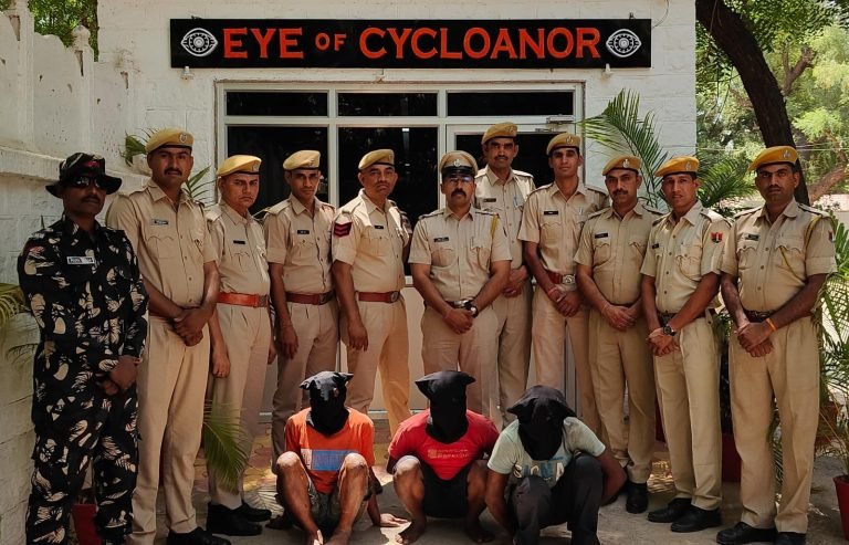 12 साल से फरार हत्या व लूट के अन्तरर्राज्यीय कुख्यात तीन इनामी अपराधी गिरफ्तार