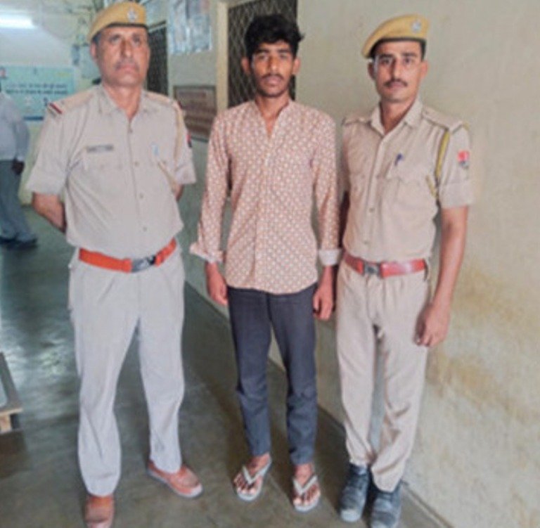 पुलिस थाना सदर जैसलमेर द्वारा पवन उर्जा संयंत्रों से आयल चोरी की वारदात का खुलासा कर मुजरिम गिरफ्तार