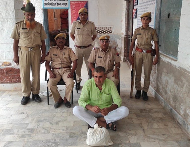 पुलिस थाना पोकरण द्वारा अवैध मादक पदार्थ 01 किलो 730 ग्राम डोडा पोस्त बरामद मुजरिम गिरफ्तार