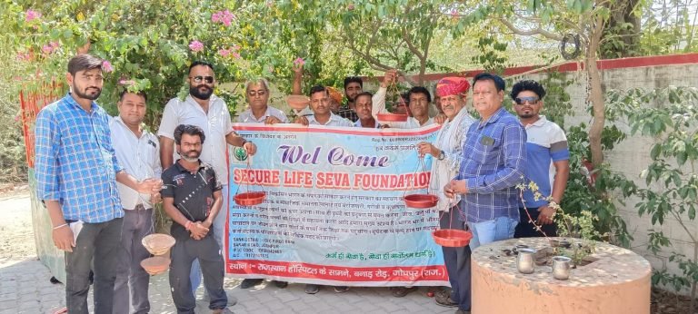 गर्मी में पक्षियों के लिए परिंडे लगवायें