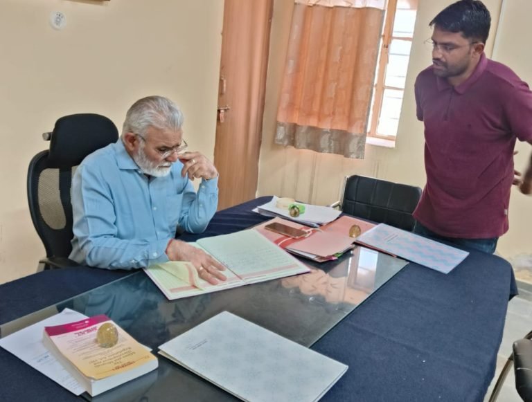 जैसलमेर में बीस कार्मिक पाये गये अनुपस्थित