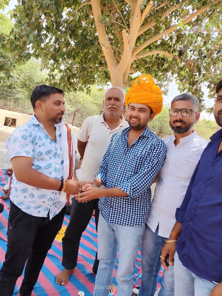 पिता की स्मृति में मंदिर पर 11 हजार रुपए भेट किये