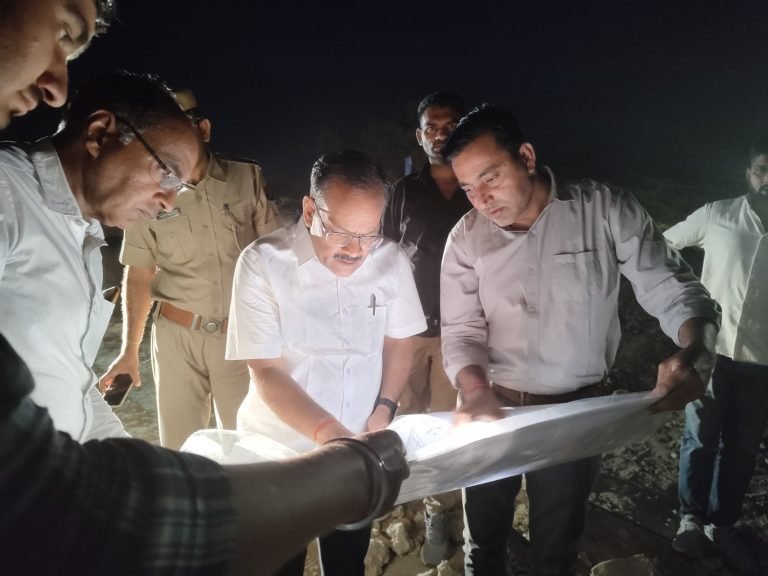 कलक्टर ने पलीना साथरी में जल जीवन मिशन के कार्यों का किया निरीक्षण