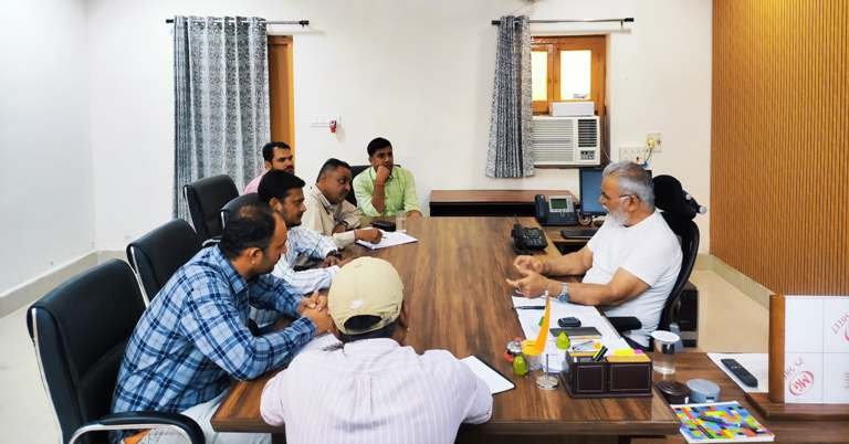 अतिरिक्त जिला कलेक्टर ने बिजली विभाग के अधिकारियों की ली बैठक