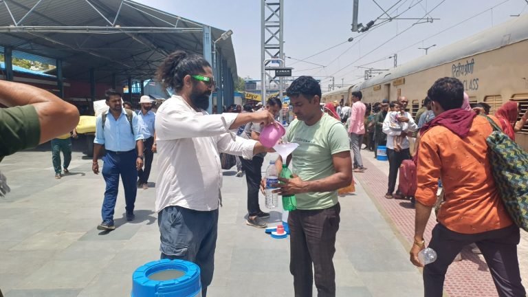 रेलवे स्टेशन पर जल सेवा