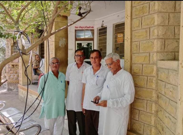 सांवल कॉलोनी में परिवहन की सुविधाएं उपलब्ध कराने हेतु सौंपा ज्ञापन