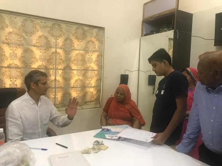 रीढ की हड्डी व घुटने के जोड़ संबंधी बीमारी पर एक दिवसीय नि:शुल्क परामर्श केम्प सम्पन्न