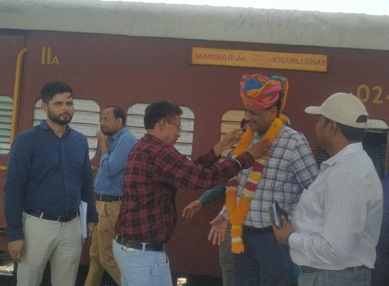 ओवरब्रिज व अंडरब्रिज विस्तार को लेकर चीफ इंजीनियर को दिया ज्ञापन