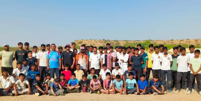 ग्रीष्मकालीन क्रिकेट प्रशिक्षण शिविर प्रारम्भ पहले दिन 75 खिलाड़ियों ने भाग लिया