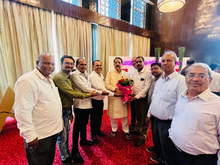 प्रवासी रावणा राजपूत समाज ने सौंपा मुख्यमंत्री को ज्ञापन