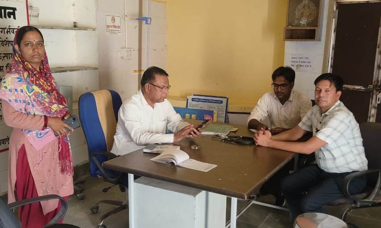 जिला व ब्लॉक स्तरीय चिकित्सा अधिकारियों द्वारा चिकित्सा संस्थानों का रविवार को किया गया विशेष निरीक्षण