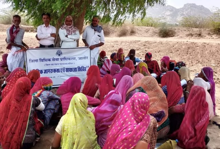 शिविर मे नालसा योजनाओ की विस्तृत जानकारी दी