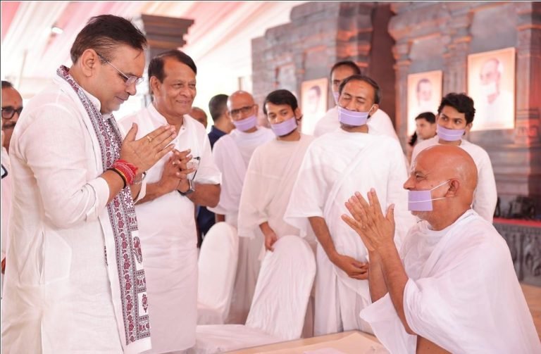 आचार्यश्री से आशीर्वाद लेने पहुंचे राजस्थान के मुख्यमंत्री भजनलाल शर्मा