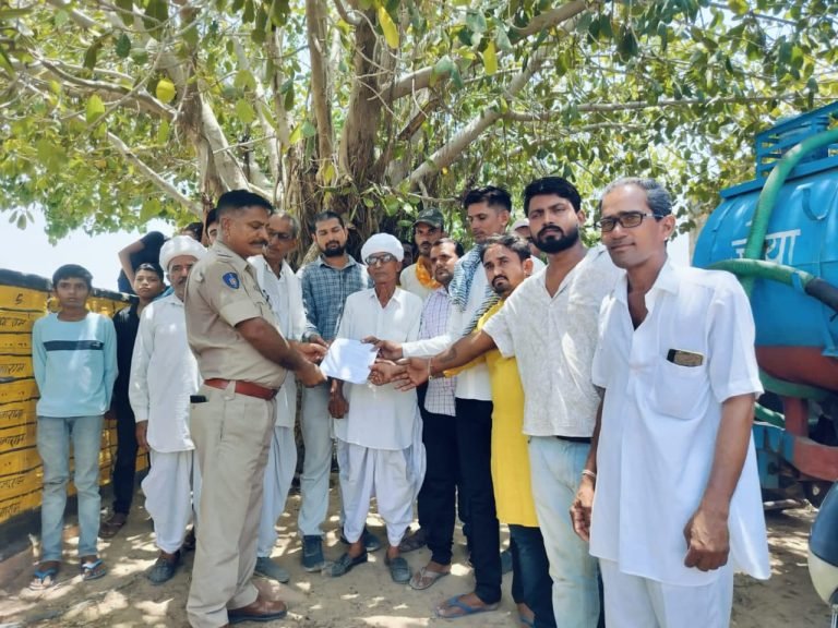 एसडीएम के नाम ज्ञापन भी सौंपा