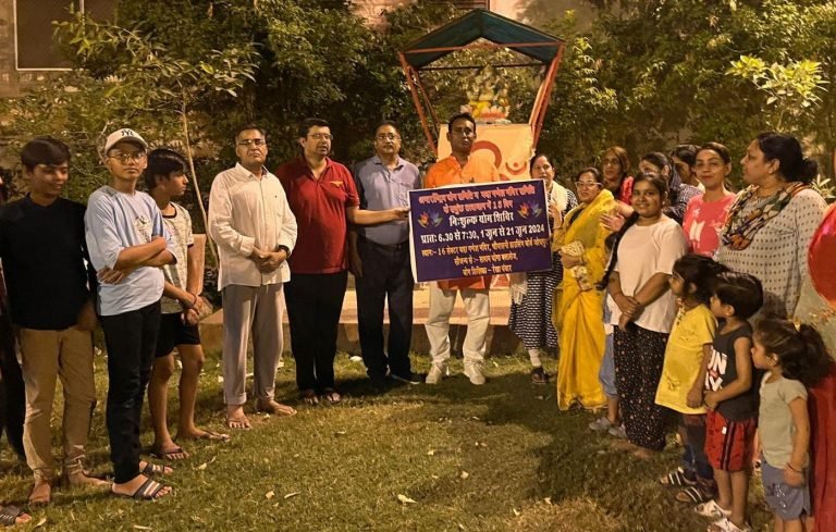 योग शिविर के बैनर का विमोचन