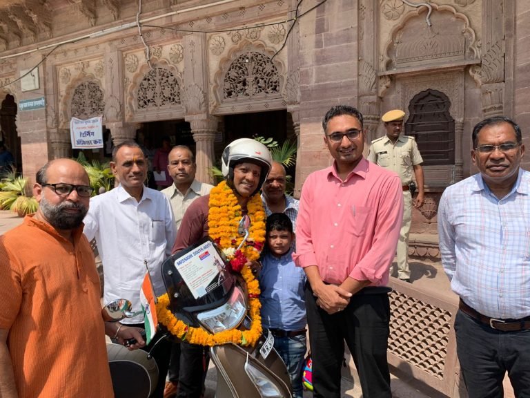 जिला कलेक्टर ने दिखाई मिशन यात्रा को हरी झंडी