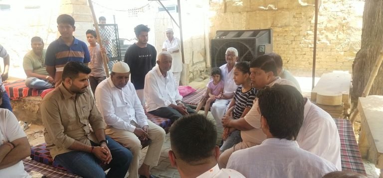 शिव विधायक रविन्द्र सिंह भाटी ने दिवंगत पुलिस सब इंस्पेक्टर सरजील मालिक के निवास पर जाकर शोक संतप्त परिजनों से की मुलाकात