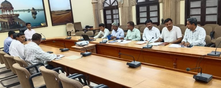 सैनेटरी नैपकिन प्राप्त एवं वितरण के स्टॉक रजिस्टर को पूर्ण संधारित करे जिला कलक्टर सिंह