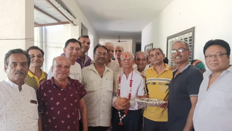 पूनम ग्रुप के तपस्वी सदस्यों का मंदिर ट्रस्ट द्वारा किया बहुमान