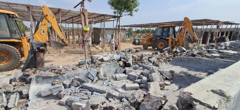 जेडीए दस्ते द्वारा ग्राम सालावास में अवैध निर्माण ध्वस्त