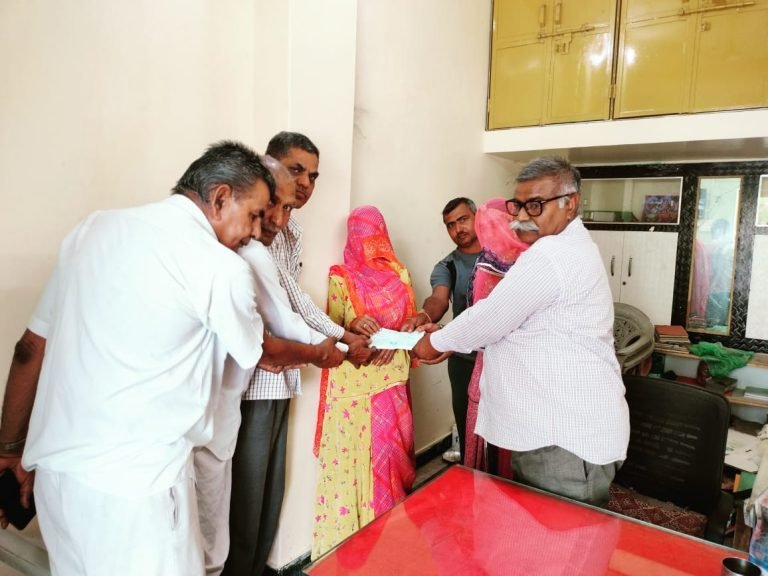 50 हजार की बीमा राशि से पशुपालक परिवार को मिला आर्थिक संबल