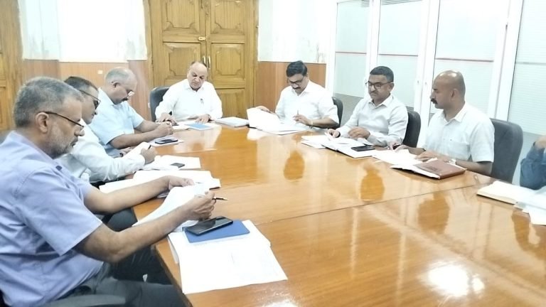 संभागीय आयुक्त की अध्यक्षता में समीक्षा बैठक आयोजित