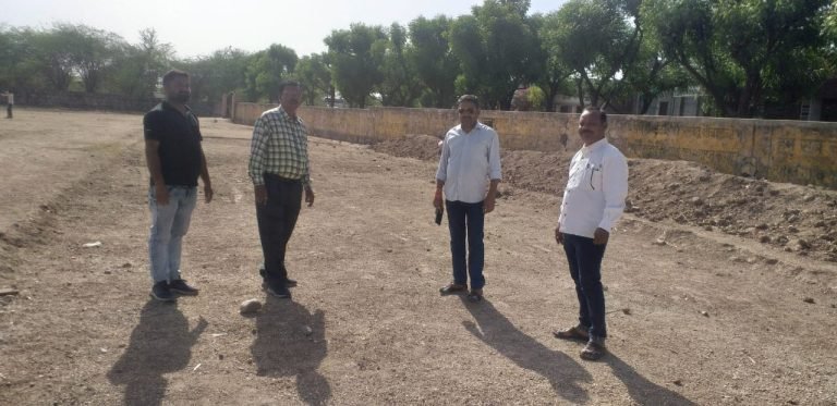 कनिष्ठ तकनीकी सहायक मांगीलाल महिंद्रा ने आना विधालय के खेल मैदान का निरीक्षण किया