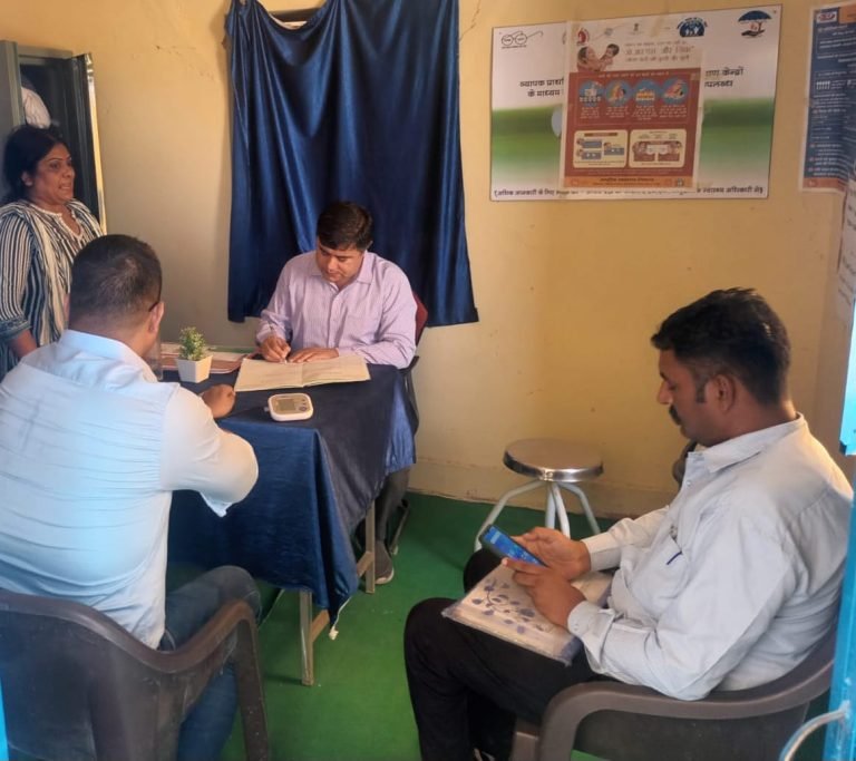 डॉ पालीवाल ने खुहड़ी में लू तापघात से बचाव के लिए की गई व्यवस्थाओ का लिया जायजा