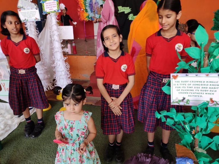 पक्षियों की रक्षा पर जागरुकता प्रदर्शनी आयोजित