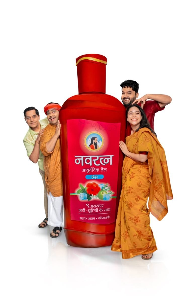 कपिल शर्मा अपने लाफ्टर फैमिली मेंबर्स के साथ आयुर्वेदिक तेल ब्रांड नवरत्न में शामिल