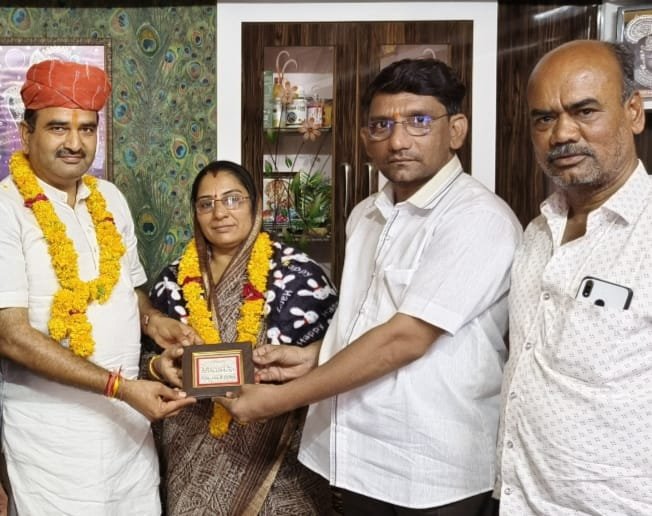 सोजत नगरपालिका चेयरमैन मंजू जुगल किशोर निकुंम को दी बधाई एवं शुभकामनाएं