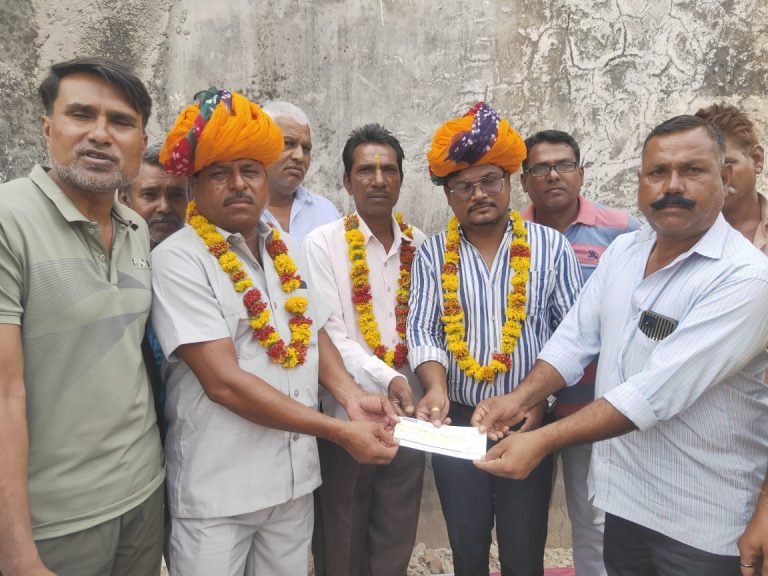 मृत्यु भोज नहीं कर समाज को एक लाख एक हजार की राशि भेट की