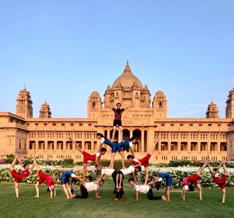 योगाभ्यास किया, पिरामिड बनाया