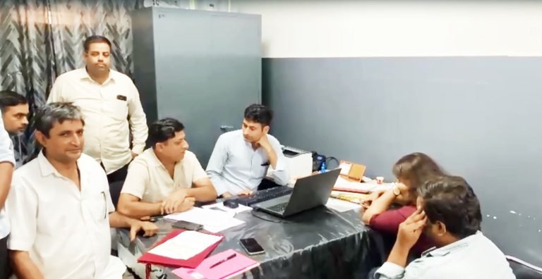 रिश्वत लेते हुए एमडीएम अस्पताल की महिला कार्मिक गिरफ्तार