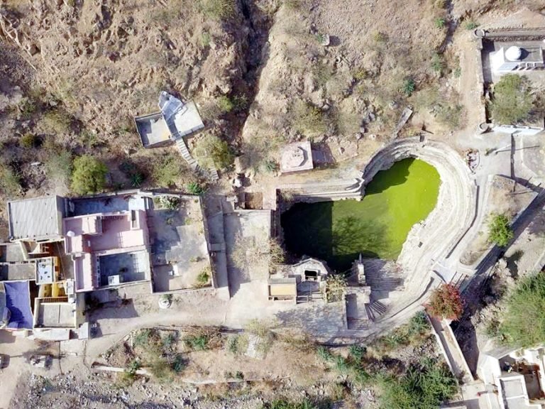 भाद्राजून की प्राचीन बावड़ी के सौन्द्रर्यकरण व रखरवाव का कार्य एक वर्ष से बंद