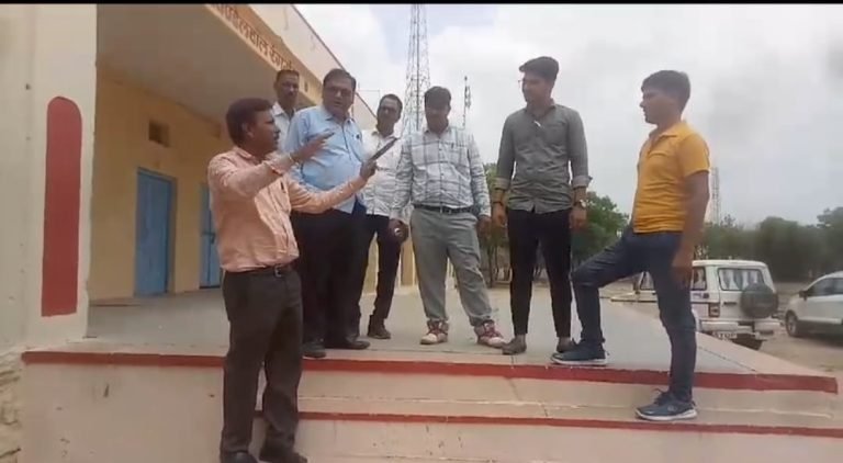 अंतर्राष्ट्रीय योग दिवस को लेकर उपखंड अधिकारी ने लिया योग स्थल का जायजा कार्यक्रम को लेकर दिए कर्मचारियों को आवश्यक दिशा निर्देश