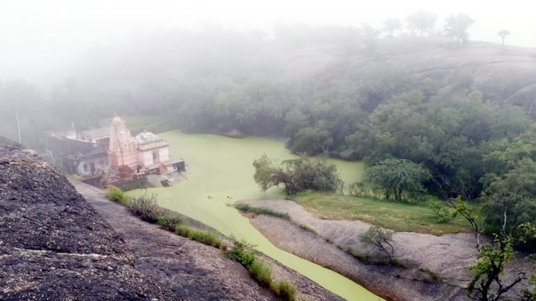 जैकल पर्वत पर स्थित जायकाल कुण्ड का 2 वर्ष बाद हो रहा सफाई अभियान