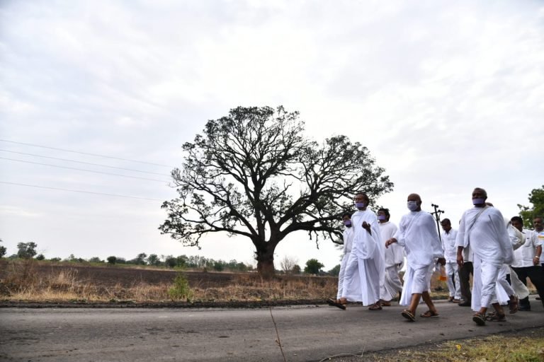 12 कि.मी. का विहार कर महातपस्वी महाश्रमण का चिखली में पावन पदार्पण