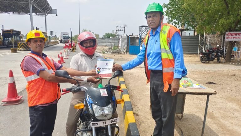 गाजनगढ टोल पर सड़क सुरक्षा जीवन रक्षा जागरूकता अभियान का आयोजन